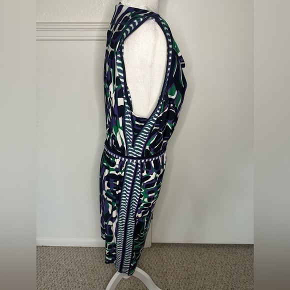 BCBGMaxAzria Sheath Mini Dress Green purple Sleeveless Scoop Neck size M NWT - Picture 4 of 11